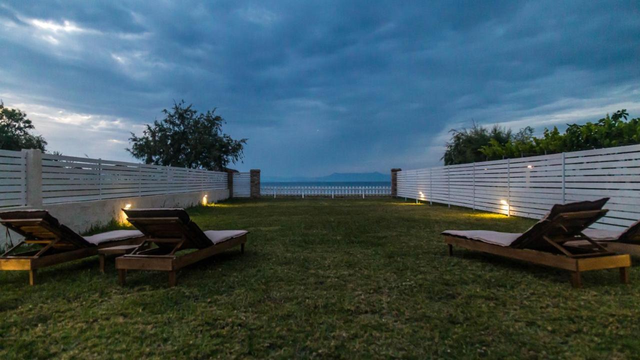 Terracotta Beach House Lefkímmi Exterior foto